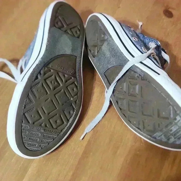 Girls converse blue jean with white dots size 2 - Picture 4 of 6